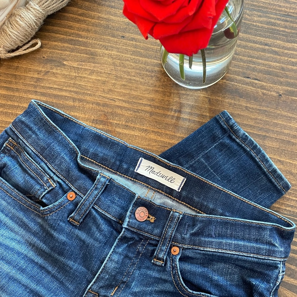 8 inch skinny jeans in Ames wash- Sz 25